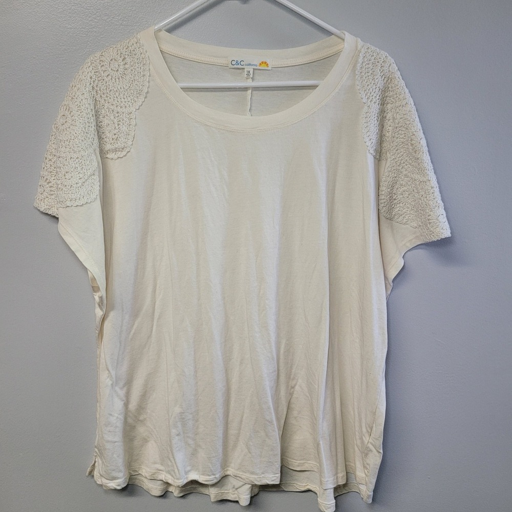 C&C California Womens 1X Off White Crochet Lace Shoulder Short Sleeve Knit Top